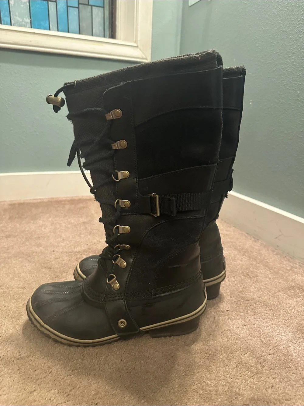 Sorel Carly Conquest Black Lace-Up Boots